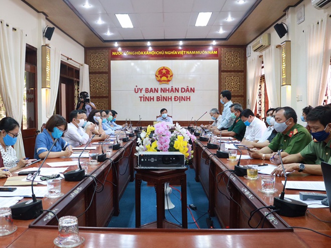 Bình Định: Phạt hành chính người không đeo khẩu trang nơi công cộng để phòng Covid-19  - ảnh 1