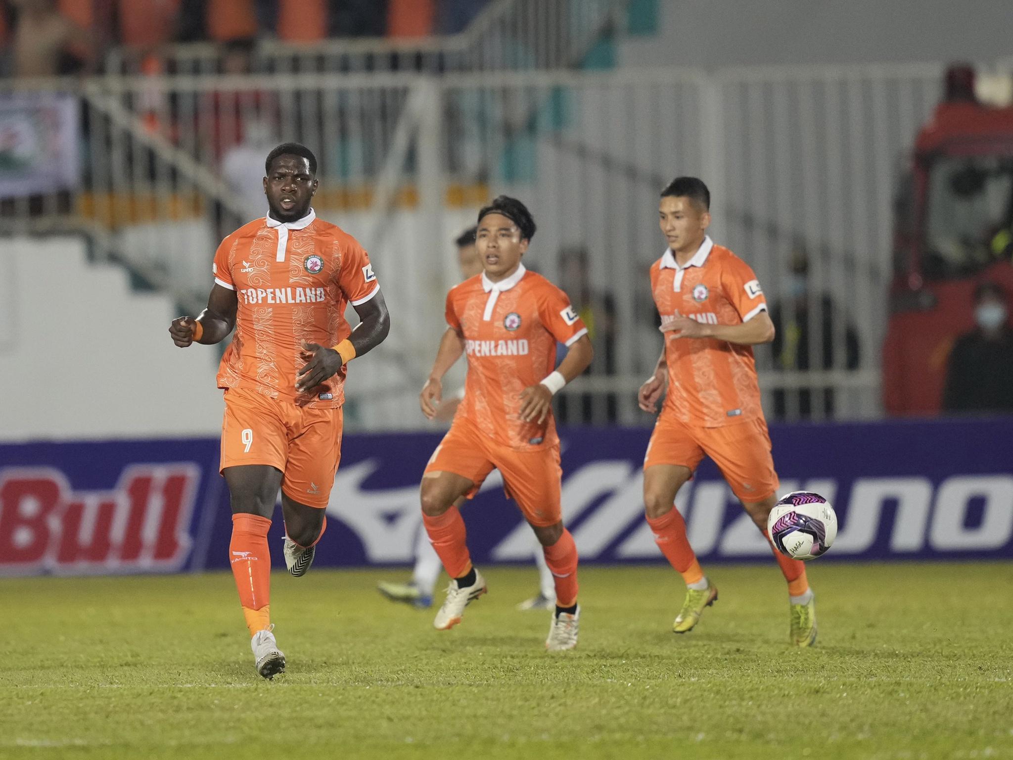 HAGL 2-1 CLB Bình Định: Đấu trí kịch tính giữa HLV Đức Thắng và Kiatisak - ảnh 2