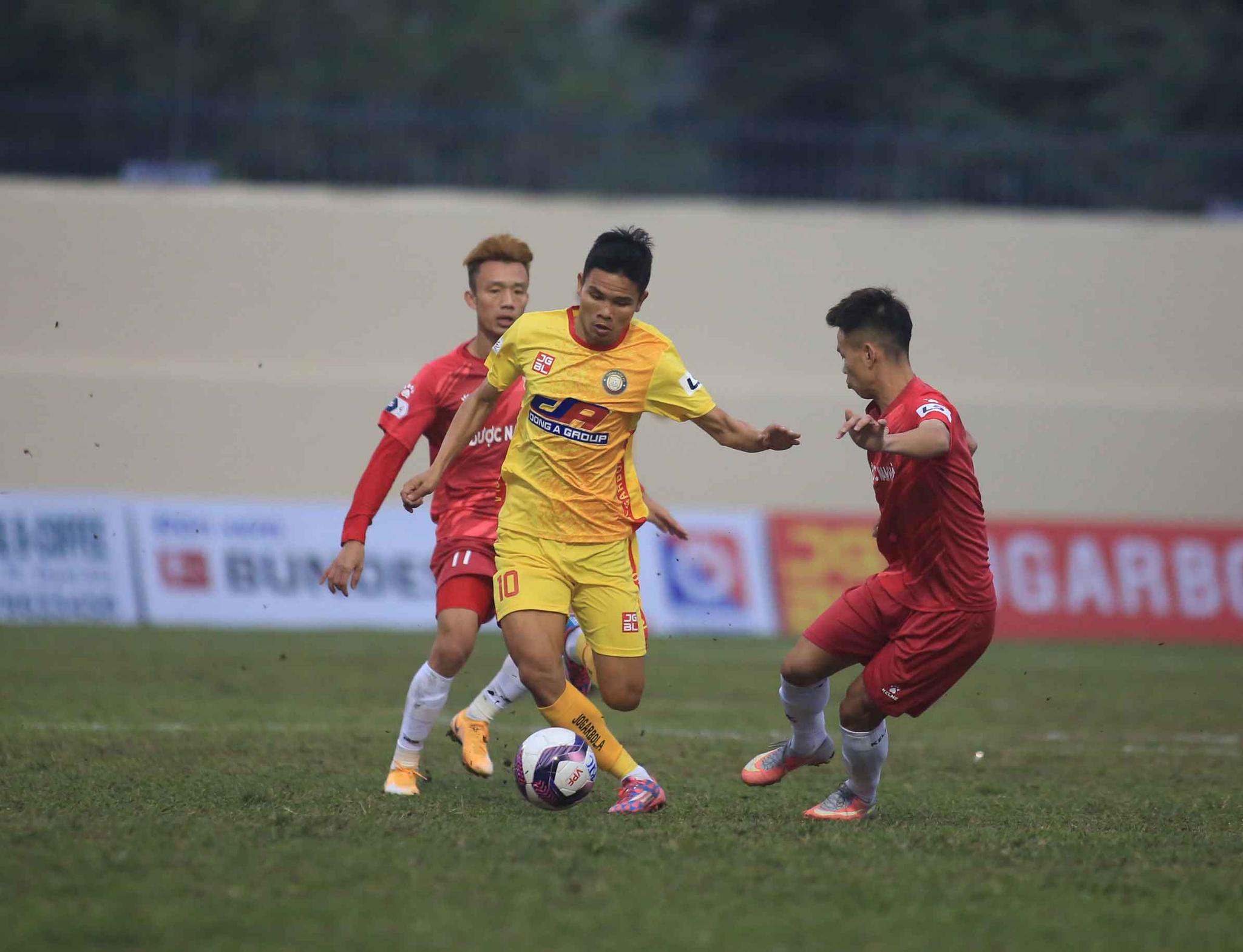 Nhận định CLB Bình Định vs CLB Thanh Hóa (17 giờ, 17.4): Hồ Tấn Tài và nghịch lý của đội bóng đất võ - ảnh 1