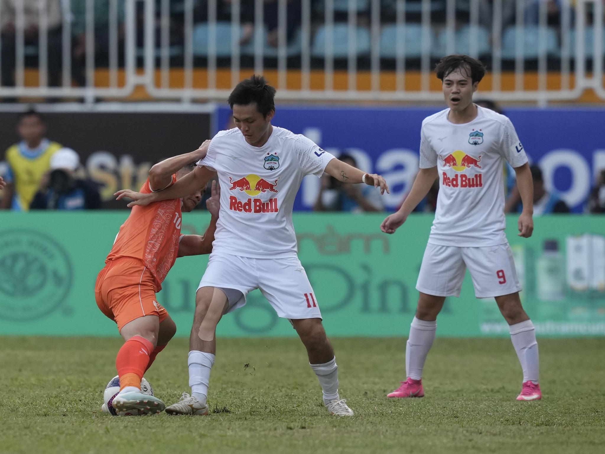 Kết quả bóng đá HAGL 2-1 CLB Bình Định: Công Phượng im lặng, Văn Toàn lên tiếng! - ảnh 2