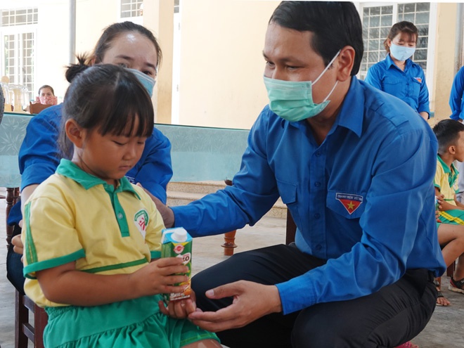 Thanh niên Bình Định thi đua lập thành tích chào mừng Đại hội Đảng bộ tỉnh - ảnh 1