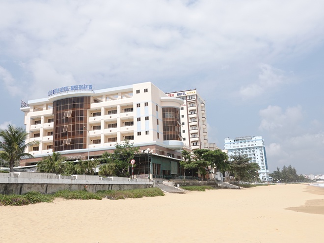 Bình Định: Đang chờ để di dời, khách sạn Bình Dương tự ý cải tạo, sửa chữa  - ảnh 1