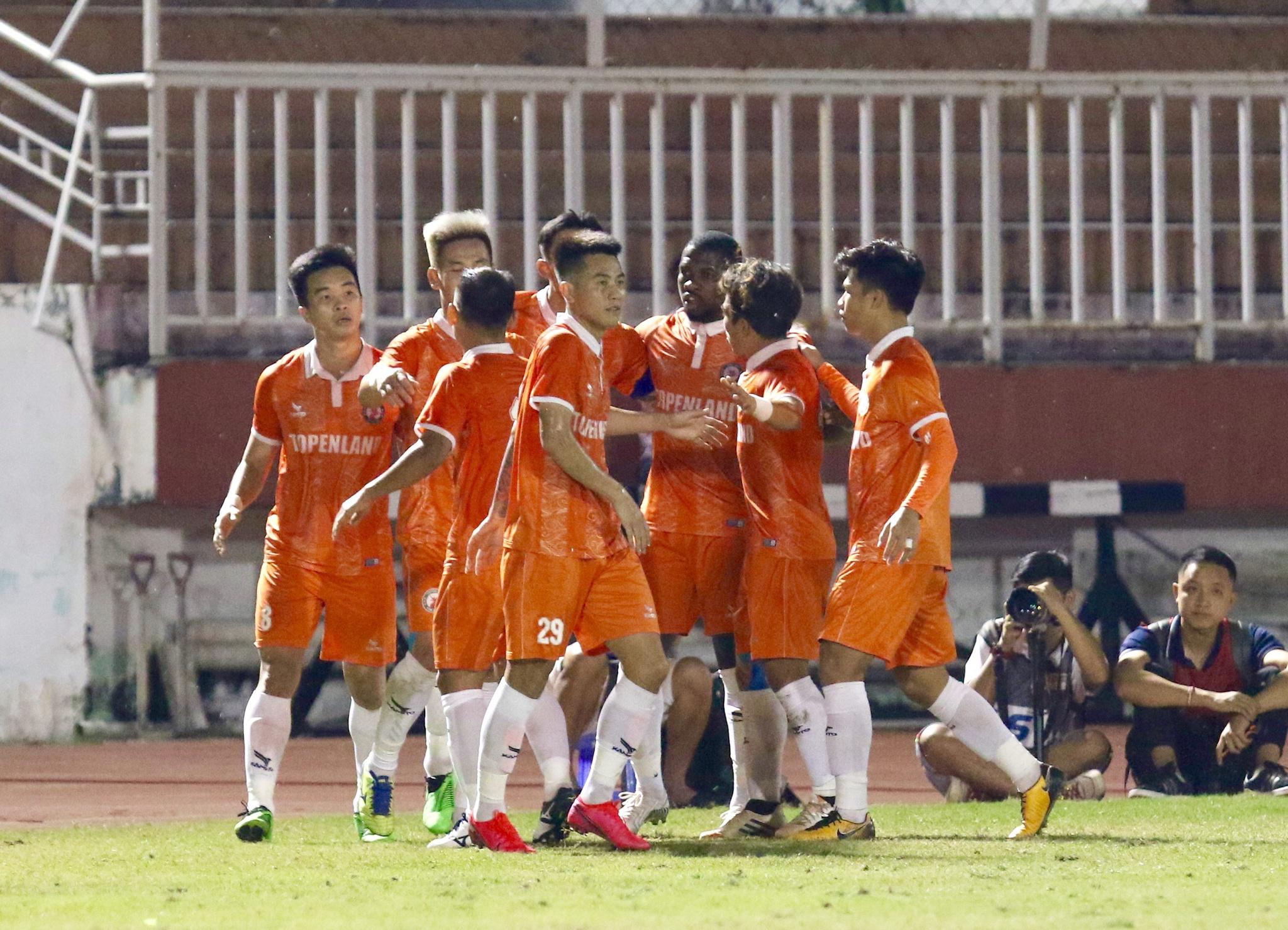 Kết quả giải Tứ hùng: CLB Bình Định nâng cúp trước 'mũi' Sài Gòn FC - ảnh 4
