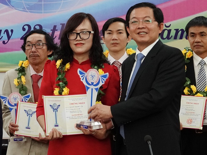 Bí thư Tỉnh ủy Bình Định kêu gọi trí thức góp sức đưa quê hương phát triển - ảnh 2