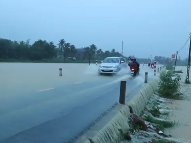 Bình Định: Đi bắt cá ven sông, một thanh niên bị lũ cuốn mất tích - ảnh 2