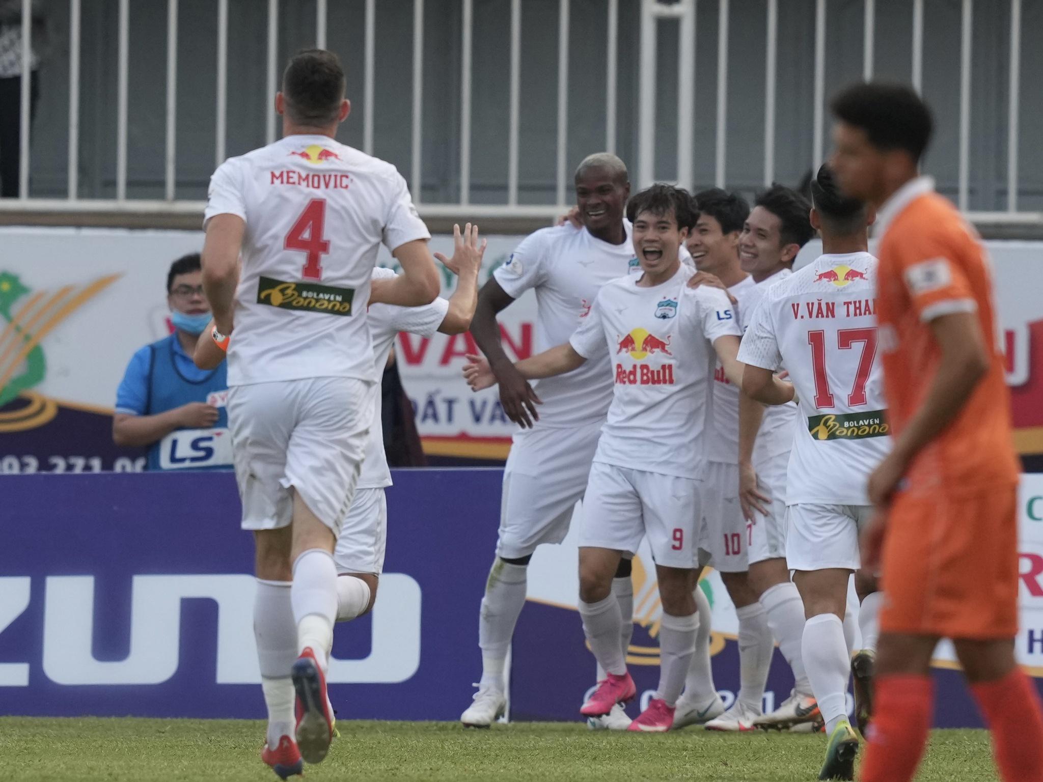Kết quả bóng đá HAGL 2-1 CLB Bình Định: Công Phượng im lặng, Văn Toàn lên tiếng! - ảnh 8