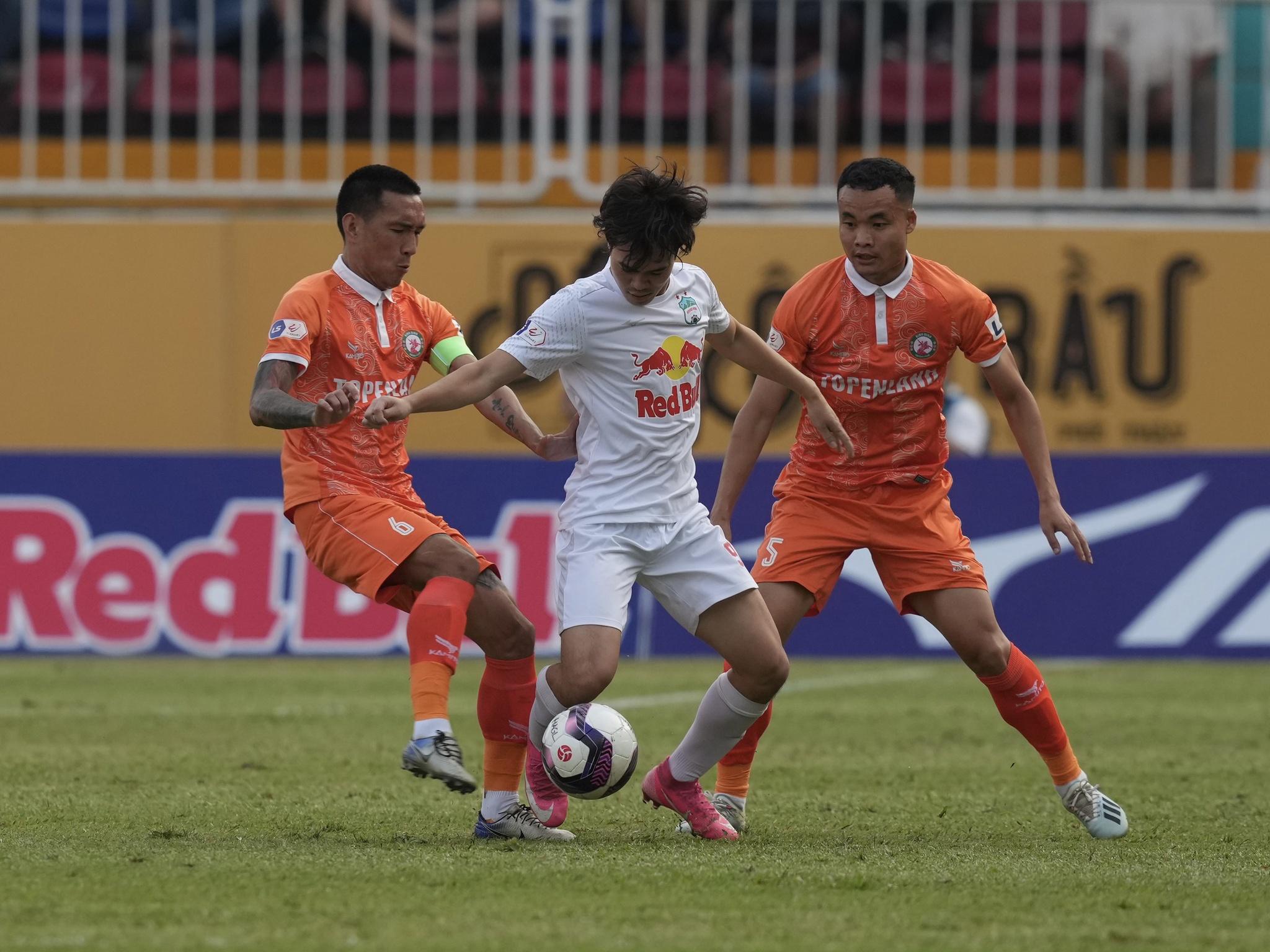 Kết quả bóng đá HAGL 2-1 CLB Bình Định: Công Phượng im lặng, Văn Toàn lên tiếng! - ảnh 5