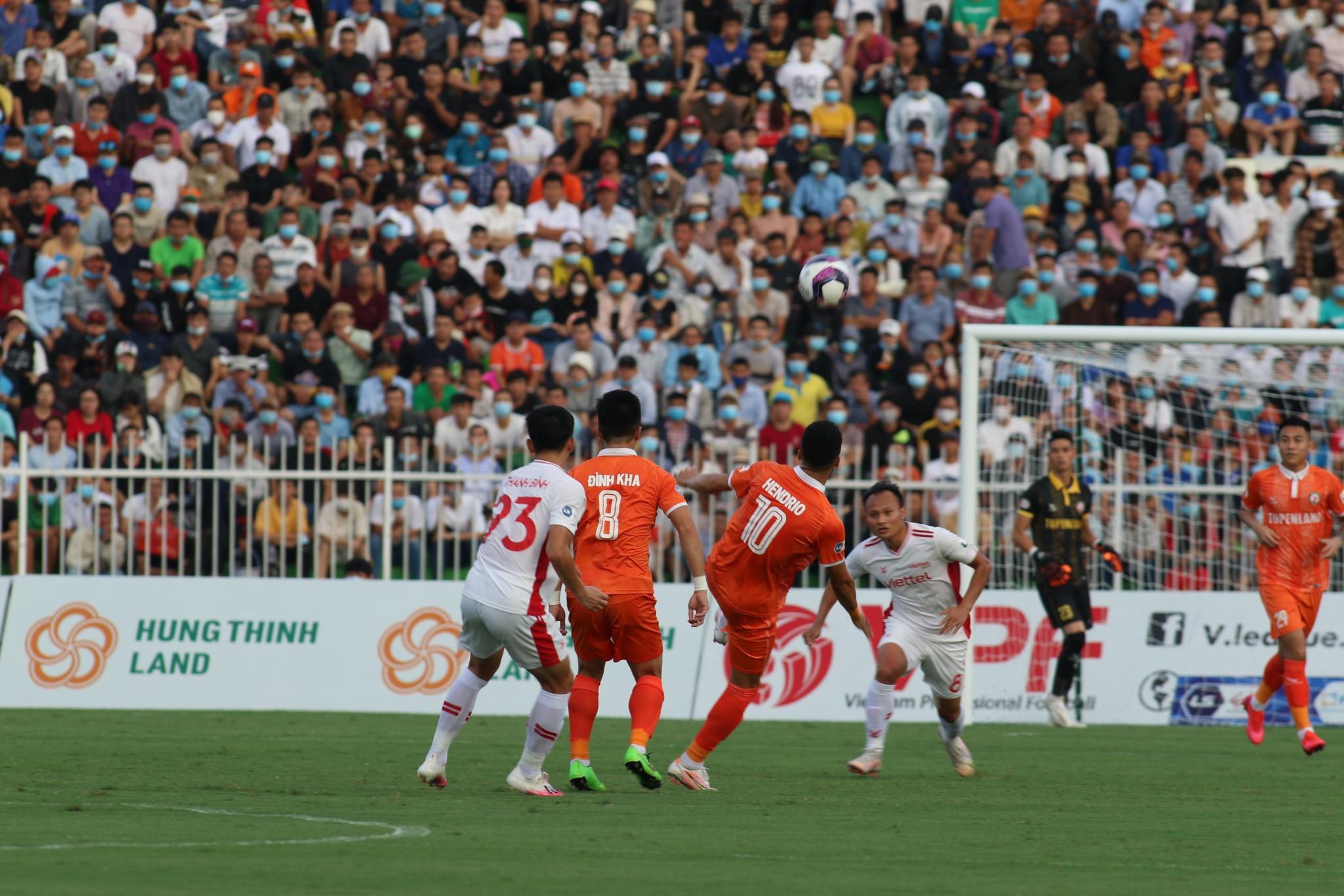 Kết quả bóng đá CLB Bình Định 0-1 Viettel: Hoàng Đức sút phạt thành 'siêu phẩm' - ảnh 2