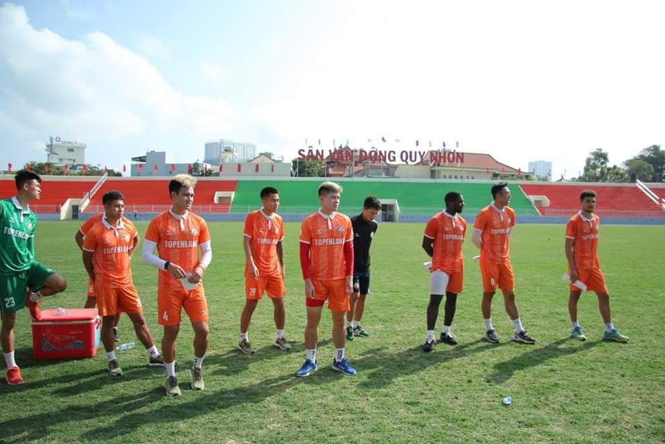 ‘Chảo lửa’ Quy Nhơn thơm mùi cỏ mới ngày cầu thủ Bình Định nô nức hội quân  - ảnh 3