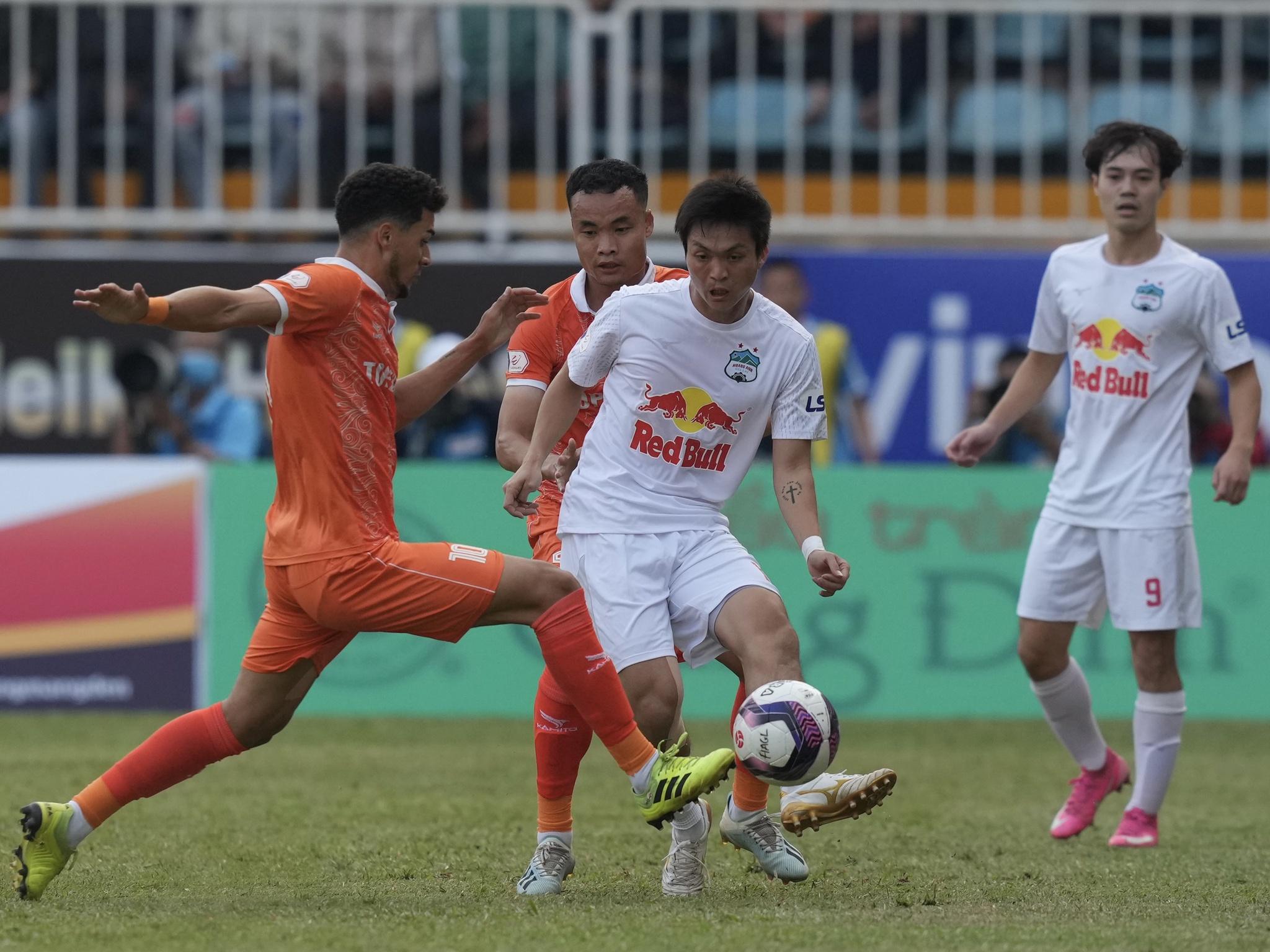 Kết quả bóng đá HAGL 2-1 CLB Bình Định: Công Phượng im lặng, Văn Toàn lên tiếng! - ảnh 4