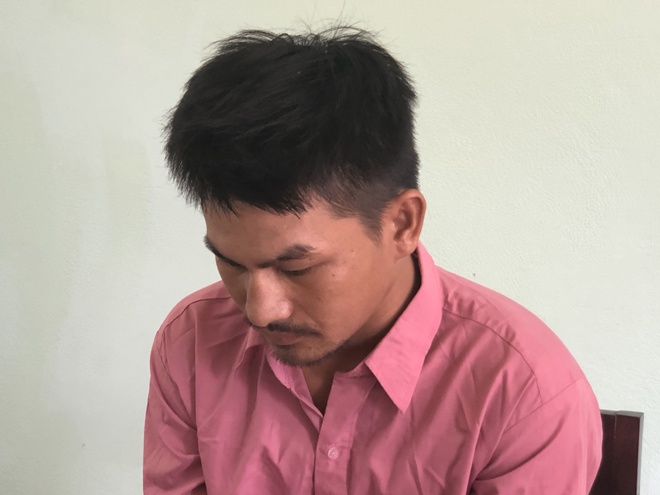 Bình Định: Bắt tạm giam 2 kẻ chuyên cướp giật điện thoại của phụ nữ - ảnh 2