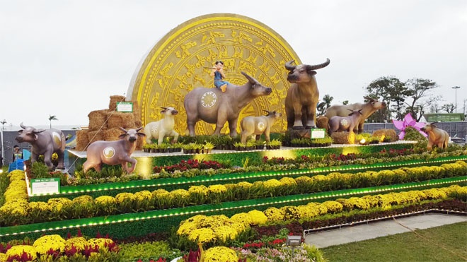 Bình Định khánh thành biểu tượng linh vật năm Tân Sửu 2021 - ảnh 1
