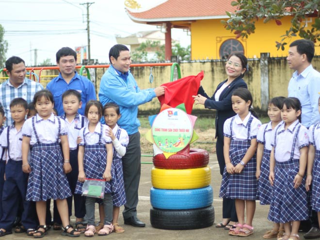 Tỉnh đoàn Bình Định phát động đợt thi đua chào mừng 90 năm ngày thành lập Đoàn  - ảnh 2