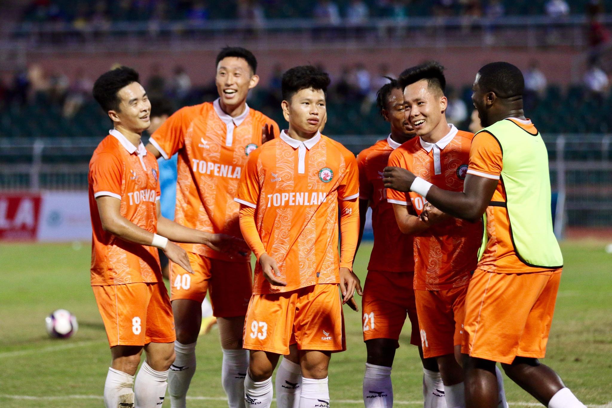Văn Quyết hỏng phạt đền, dàn sao Hà Nội FC suýt 'chết' trước tân binh Bình Định - ảnh 2