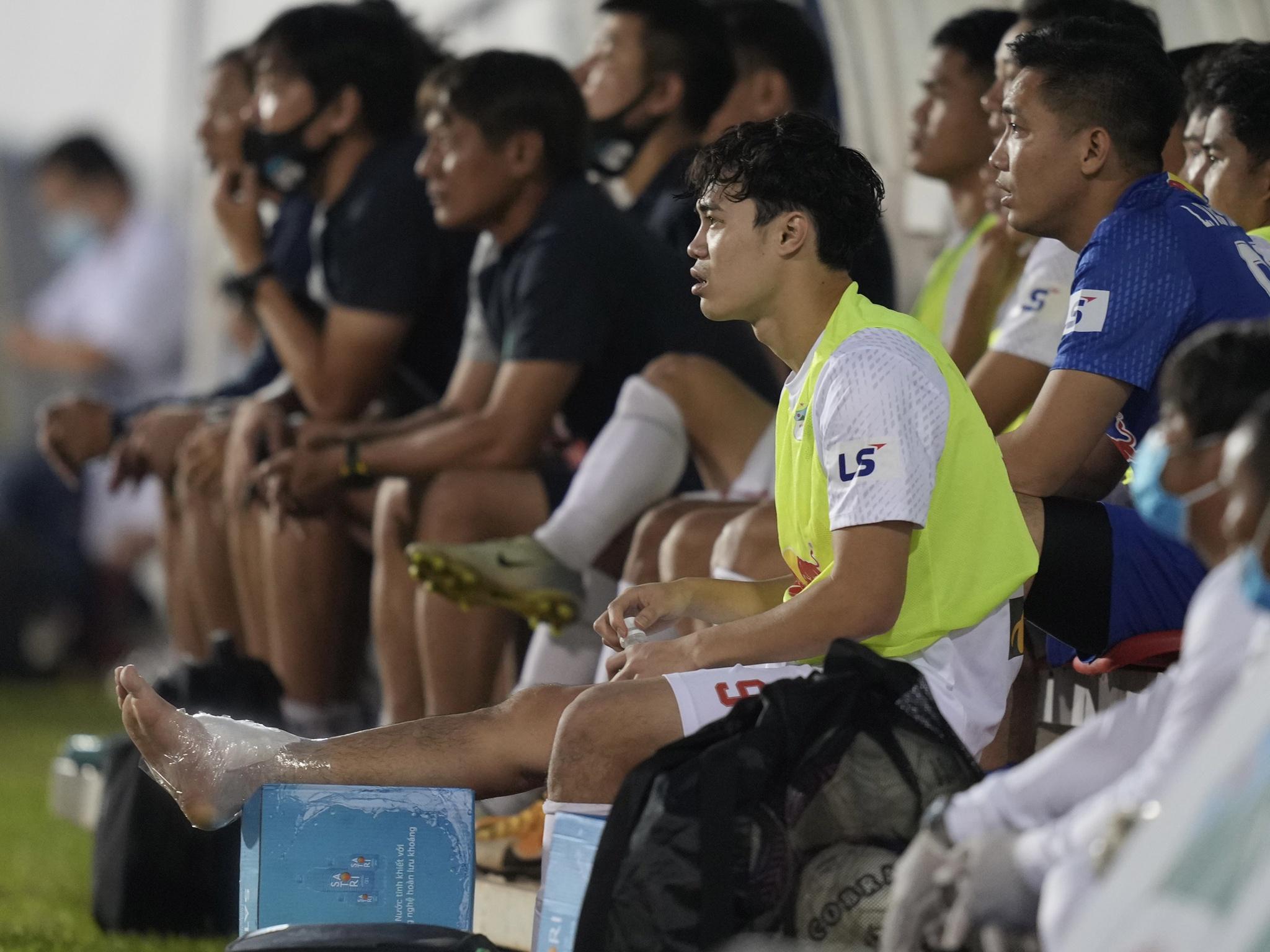 Kết quả bóng đá HAGL 2-1 CLB Bình Định: Công Phượng im lặng, Văn Toàn lên tiếng! - ảnh 9