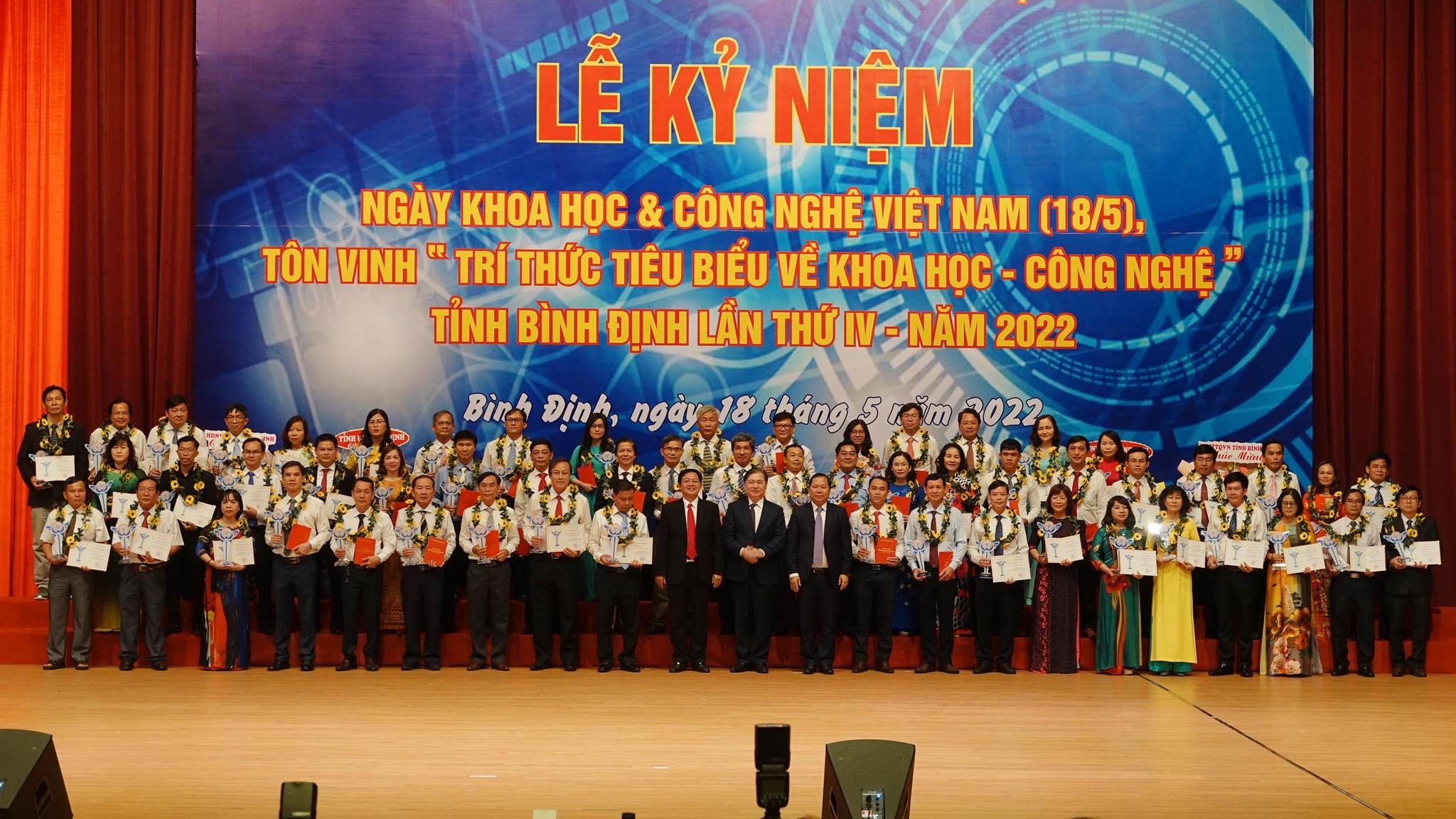 Bình Định: Tôn vinh 59 trí thức tiêu biểu về khoa học và công nghệ - ảnh 1
