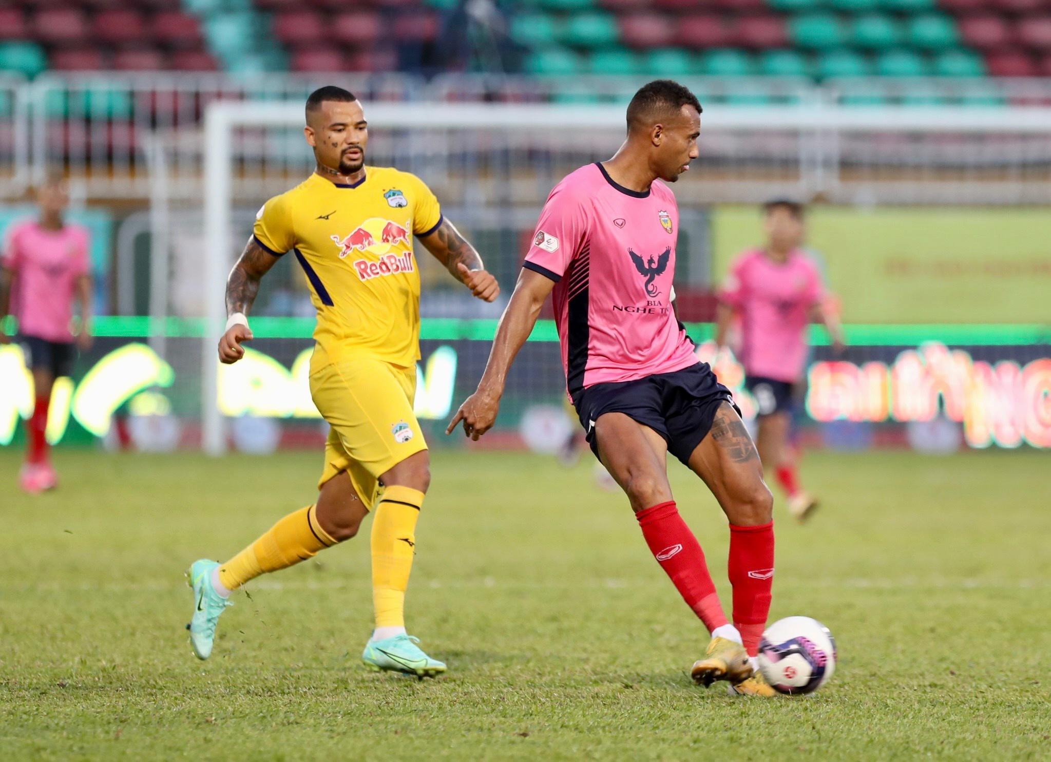 CLB Bình Định thắng lớn đội hình tiêu biểu vòng 2 V-League - ảnh 5