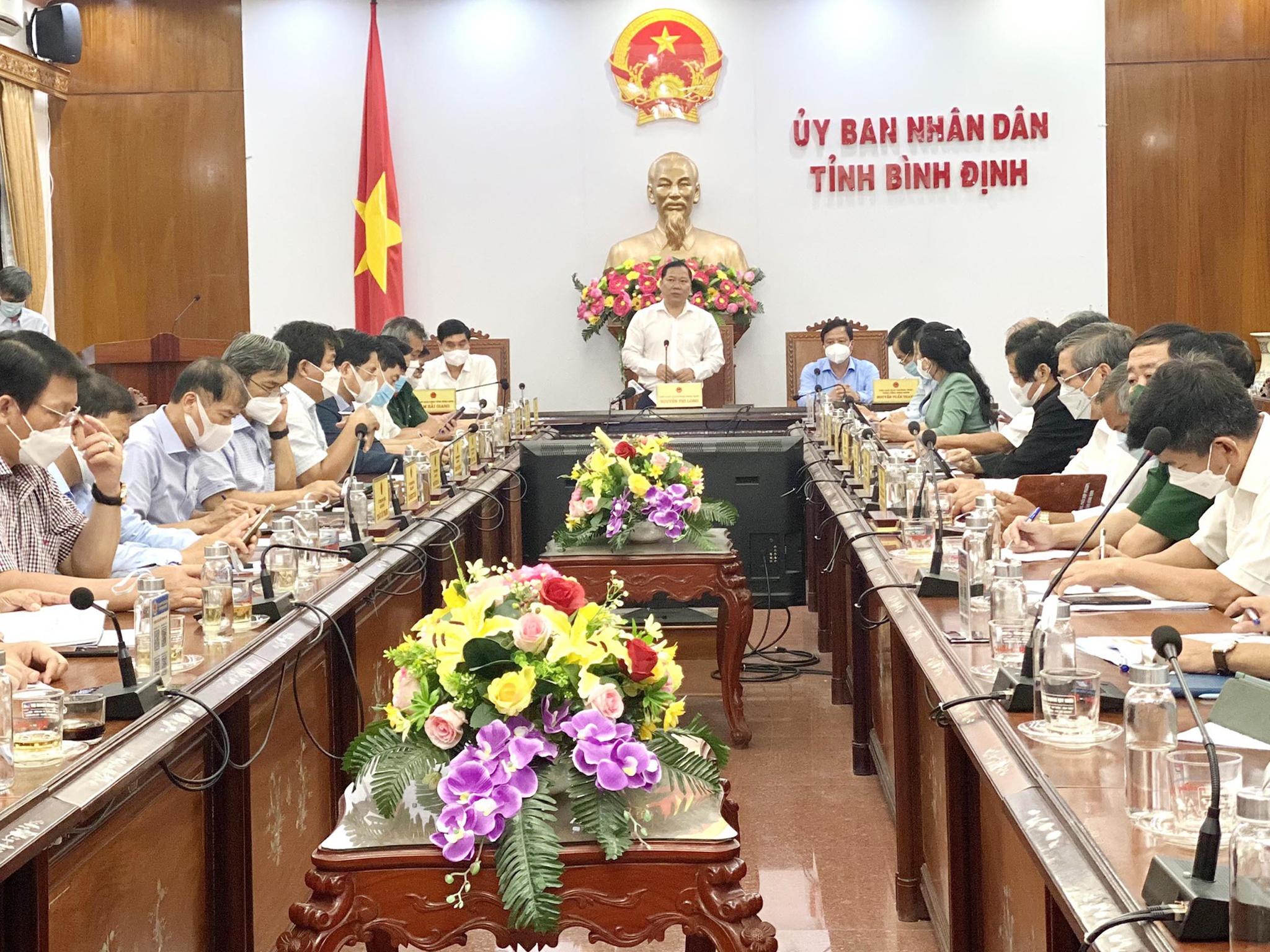 Mưa lũ bất thường ở Bình Định: Trong 10 ngày phải giúp dân gặt hết 11.000 ha lúa  - ảnh 1