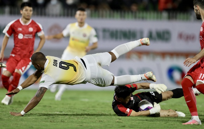 Kết quả SLNA 1-1 CLB Bình Định, V-League 2022: Henrio đệm bóng gỡ hòa - ảnh 1