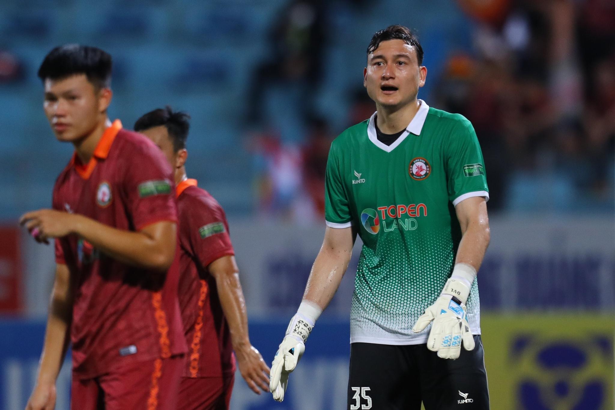 Hành động bất ngờ của Đặng Văn Lâm sau khi CLB Bình Định gây sốc ở V-League - ảnh 2