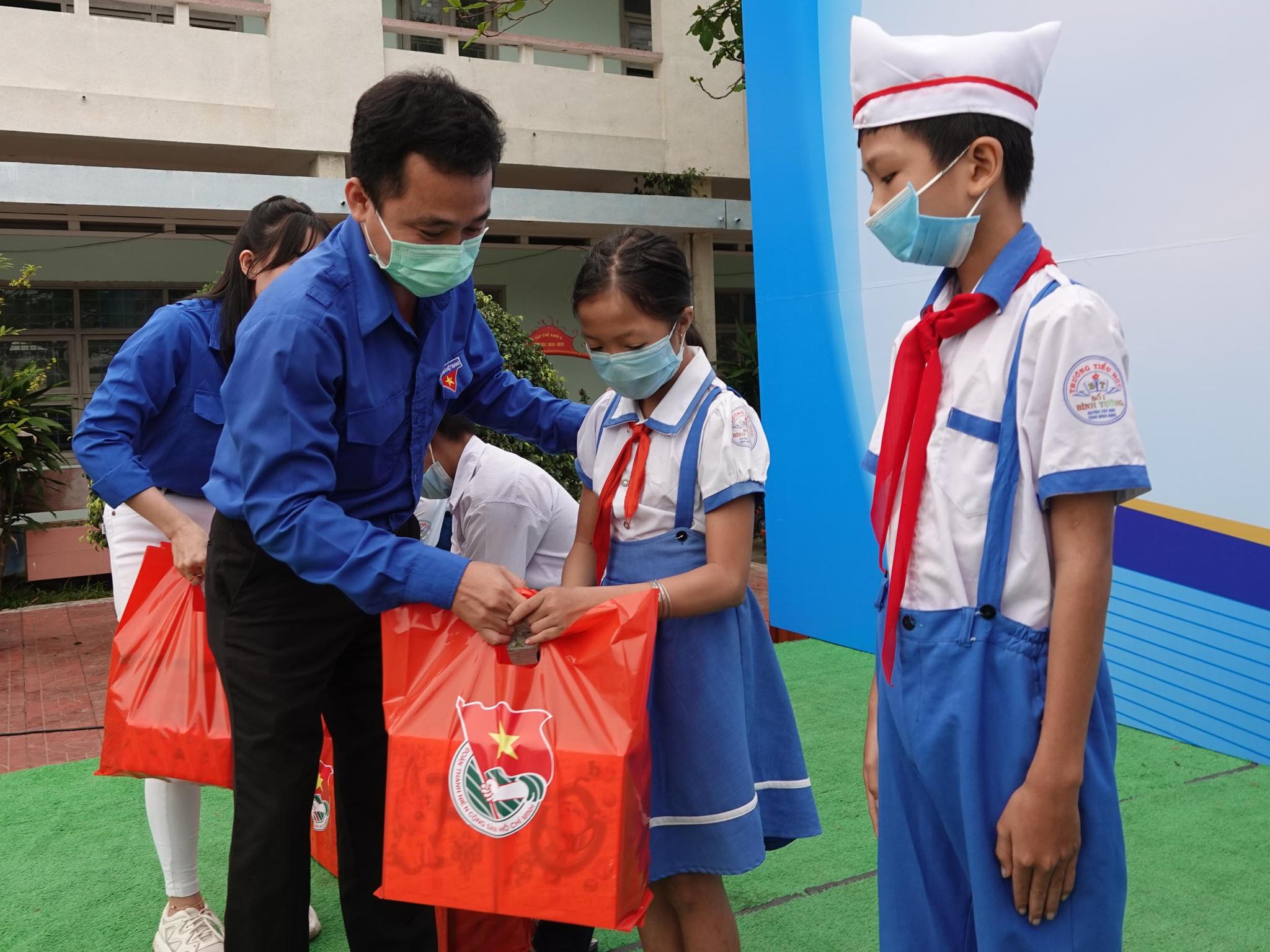 Tỉnh đoàn Bình Định ra quân Tháng Thanh niên năm 2022 - ảnh 1