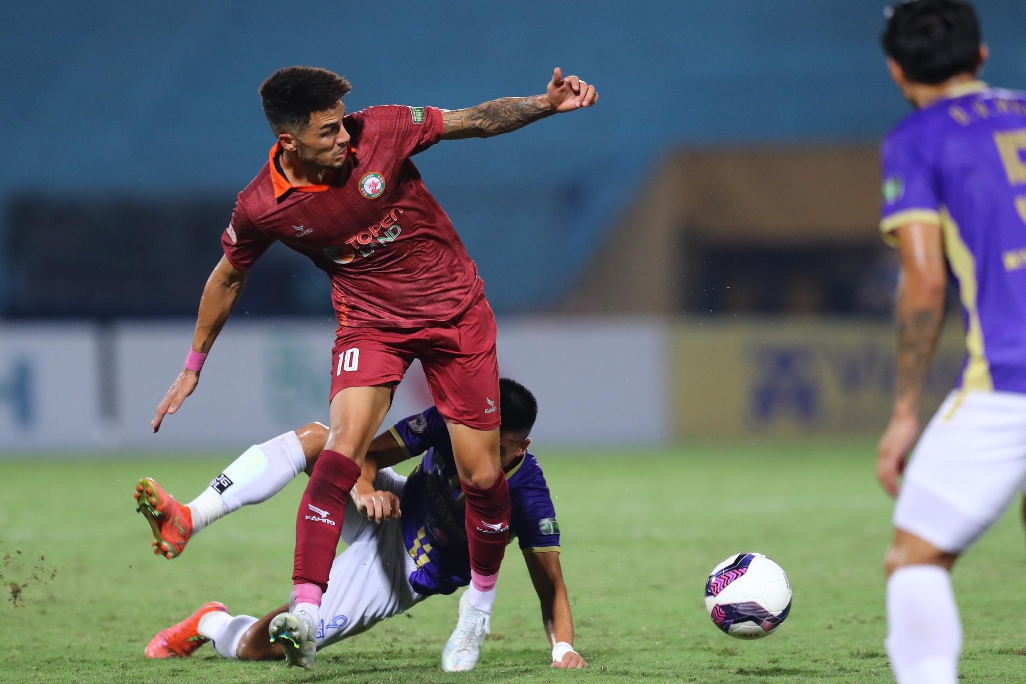Kết quả Hà Nội FC 0-3 CLB Bình Định: Rafaelson lập hat-trick, Duy Mạnh nhận thẻ đỏ - ảnh 22