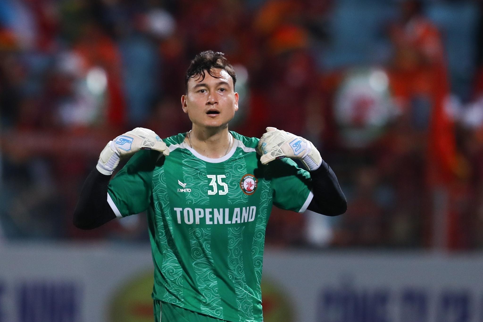Kết quả Hà Nội FC 0-3 CLB Bình Định: Rafaelson lập hat-trick, Duy Mạnh nhận thẻ đỏ - ảnh 2