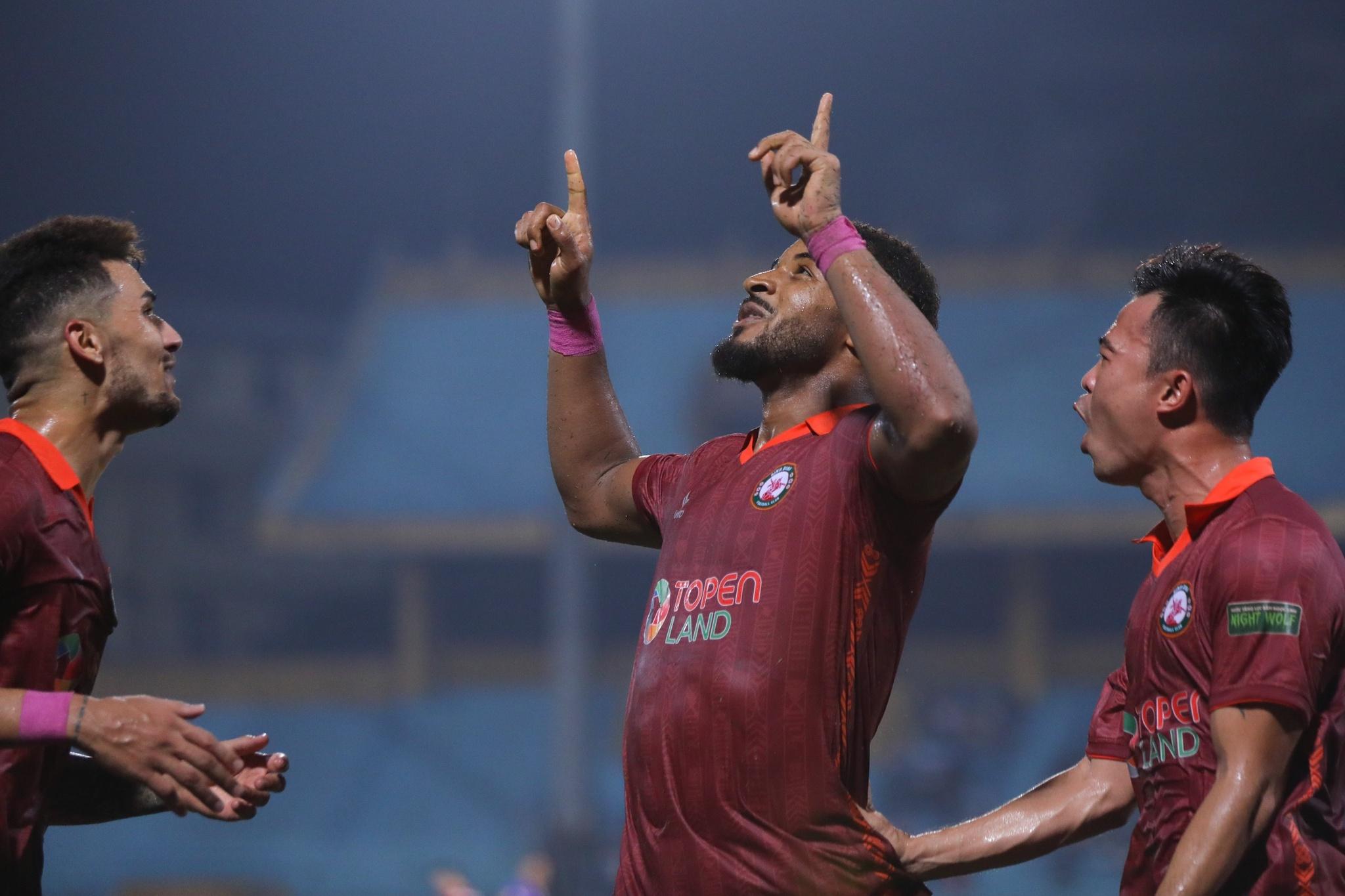 Kết quả Hà Nội FC 0-3 CLB Bình Định: Rafaelson lập hat-trick, Duy Mạnh nhận thẻ đỏ - ảnh 29