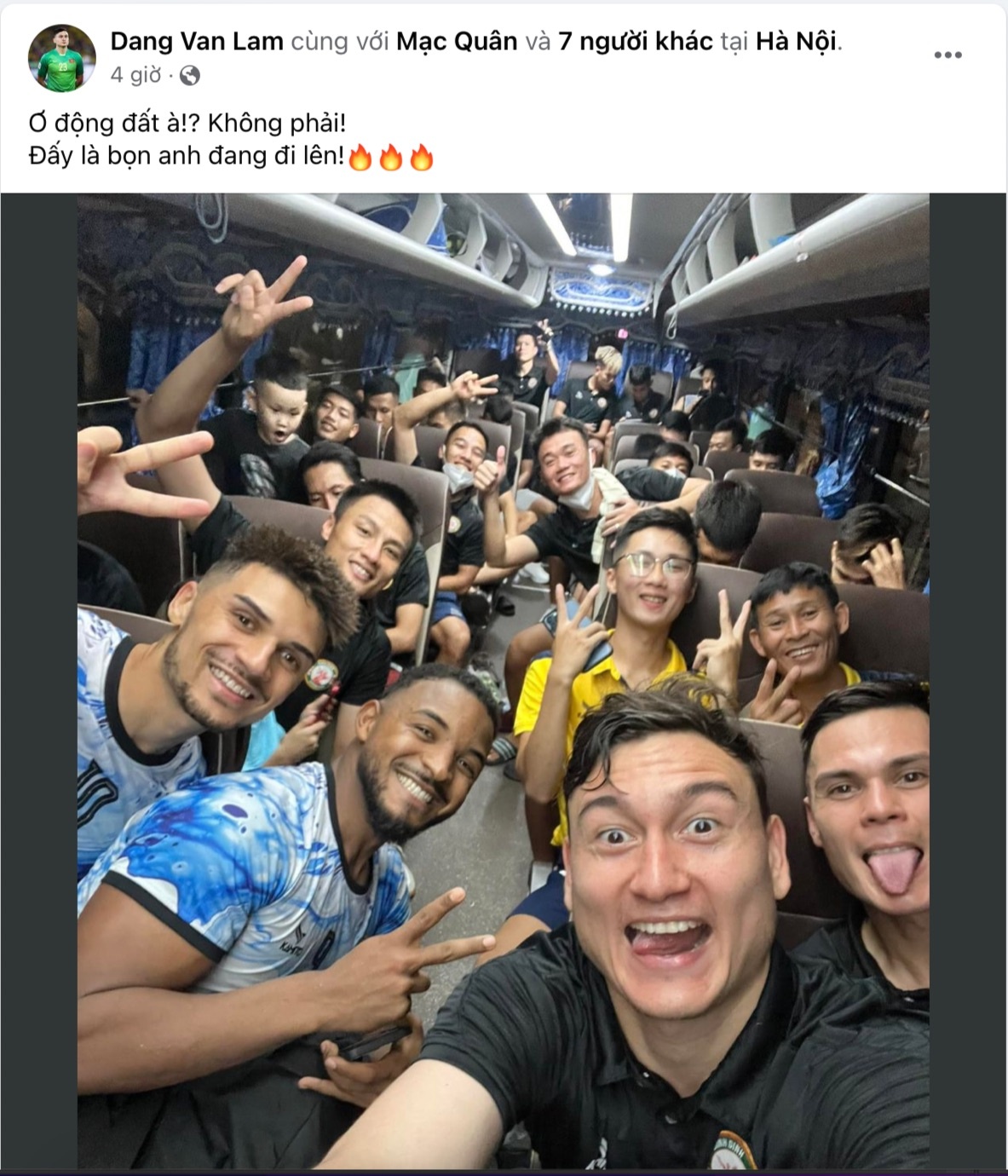 Hành động bất ngờ của Đặng Văn Lâm sau khi CLB Bình Định gây sốc ở V-League - ảnh 1