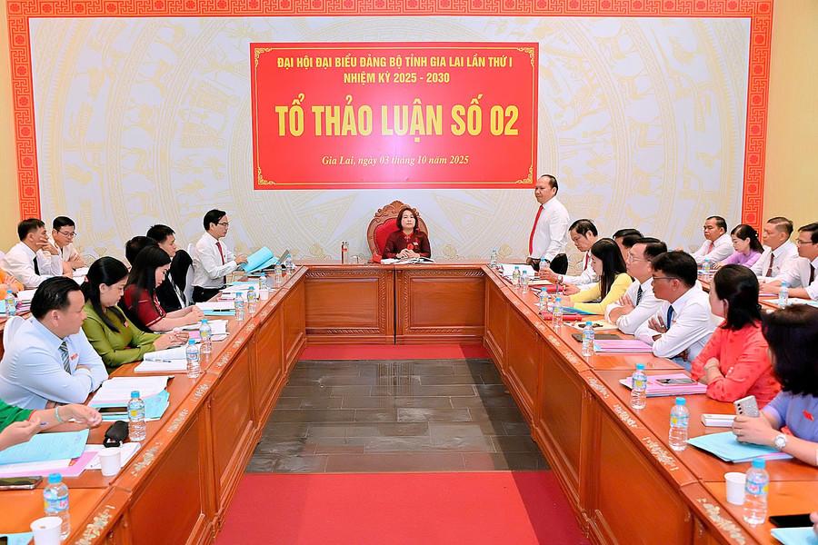 Quang cảnh phiên thảo luận tại tổ đại biểu số 2. Ảnh: Đức Thụy qunagcanh.jpg