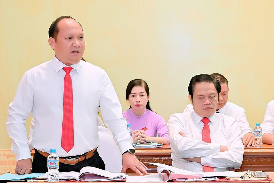 Phó Bí thư Thường trực Tỉnh ủy, Chủ tịch HĐND tỉnh Rah Lan Chung phát biểu tại buổi thảo luận tổ. Ảnh: Đức Thụy rahlahchung.jpg