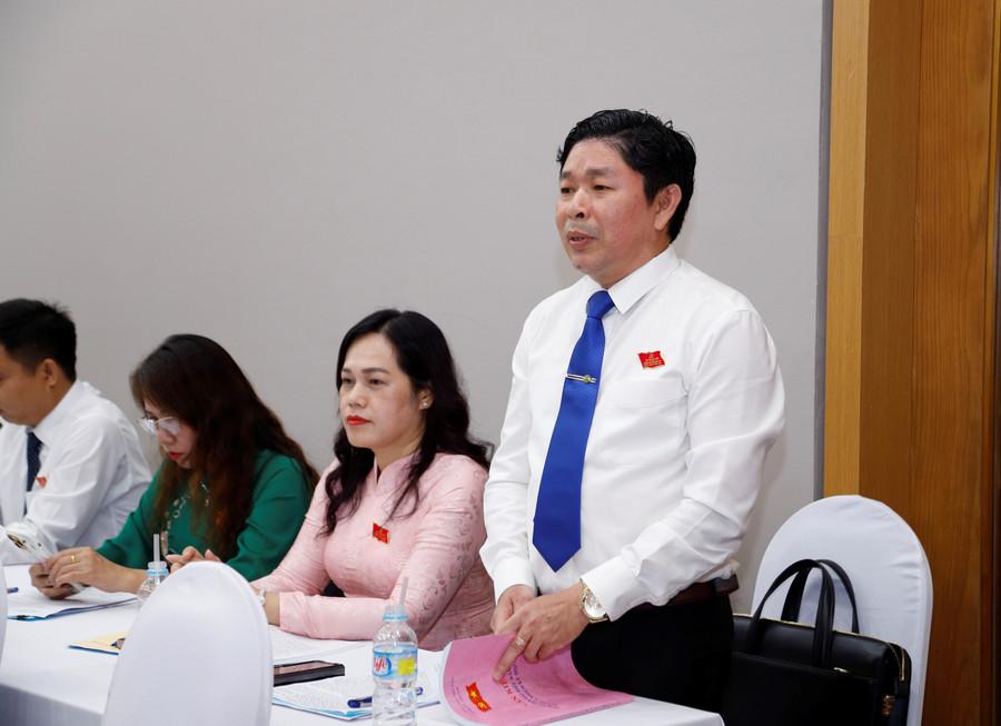 Đại biểu Nguyễn Đức Toàn-Chủ tịch UBND phường Quy Nhơn đề nghị UBND tỉnh quan tâm chỉ đạo các sở, ngành hỗ trợ địa phương định hướng công tác quy hoạch để đảm bảo chất lượng. Ảnh: H.P 3.jpg