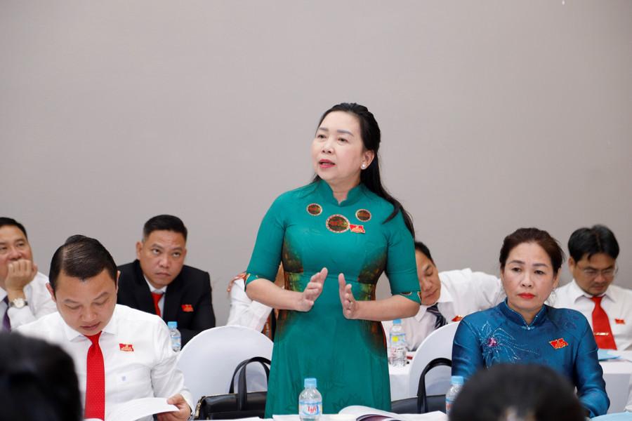 Phó Trưởng đoàn chuyên trách Đoàn Đại biểu Quốc hội tỉnh Lý Tiết Hạnh tham gia thảo luận. Ảnh: H.P 5.jpg