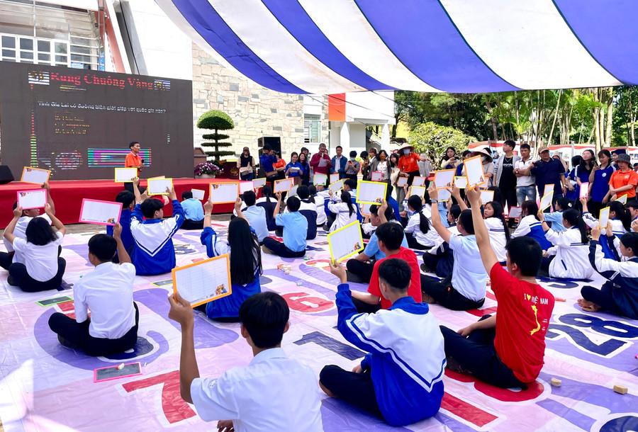 Không khí sôi nổi tại phần thi "Rung chuông vàng". Ảnh: Lam Nguyên 89185cbc2986a4d8fd97.jpg