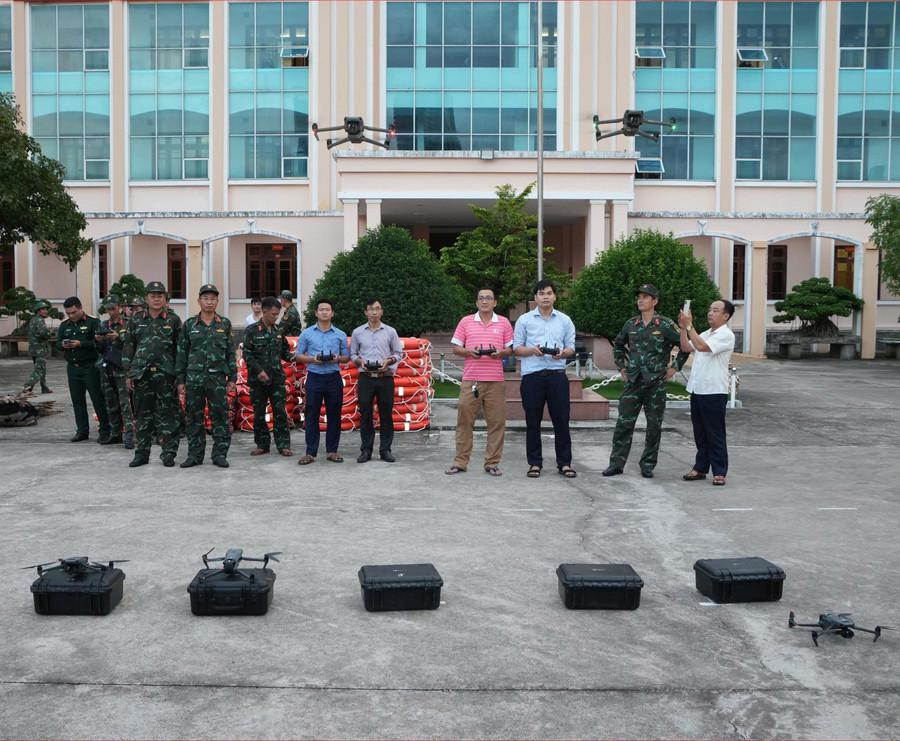 Bay thử flycam phục vụ quan sát, trinh sát. Ảnh: Man Đức Dũng bay-thu-flycam-trinh-sat.jpg