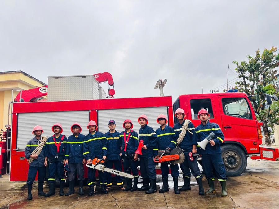 Cán bộ chiến sĩ Phòng Cảnh sát PCCC&CNCH (Công an tỉnh) trực xử lý sự cố ở đèo An Khê. Ảnh: ĐVCC can-bo-chien-si-san-sang-thi-hanh-nhiem-vu.jpg