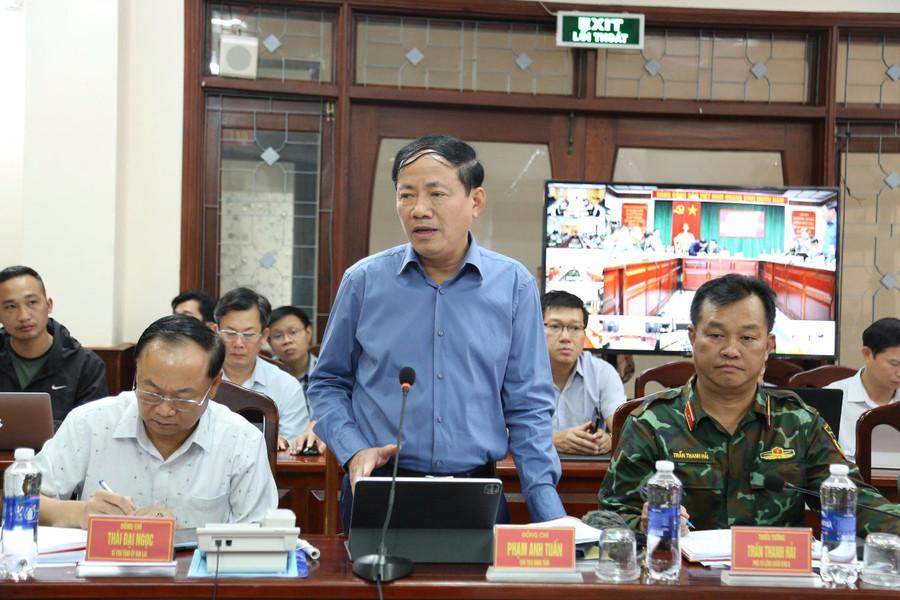 Chủ tịch UBND tỉnh Gia Lai Phạm Anh Tuấn báo cáo tình hình thiệt hại do bão số 13. Ảnh: H.P khac-phuc-hau-qua-bao-so-13-2.jpg
