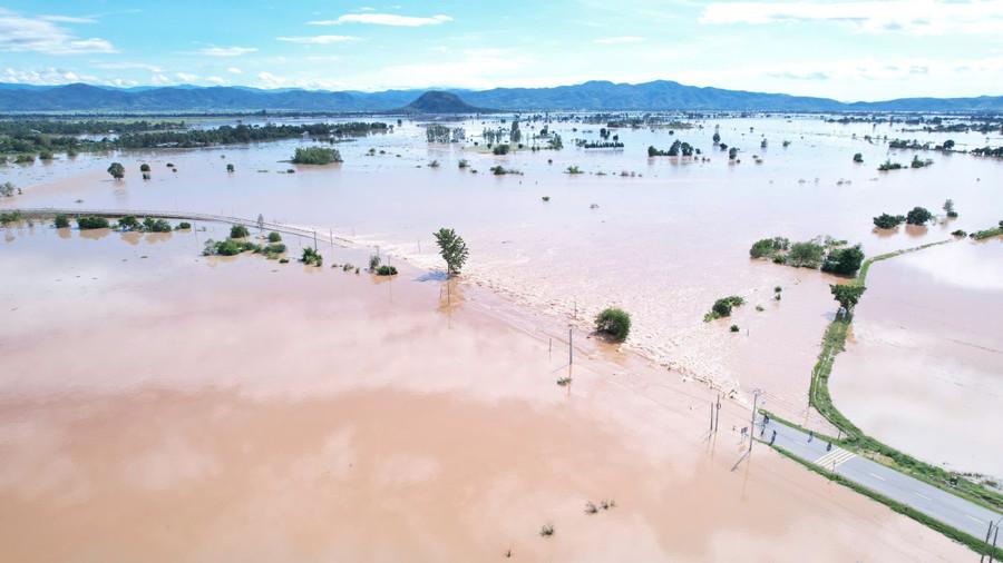 Lũ lớn đổ về gây ngập đầu cầu Quý Đức tại phường Ayun Pa. Ảnh: Văn Đại lu-lon-do-ve-gay-ngap-dau-cau-quy-duc-tai-phuong-ayun-pa-anh-van-dai.jpg
