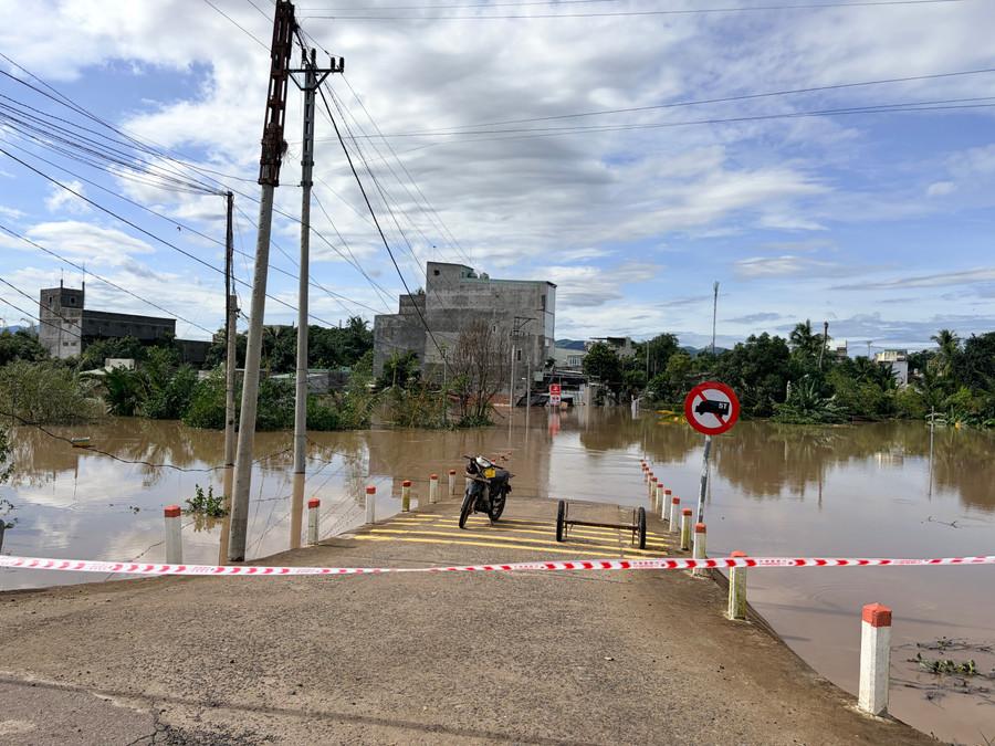 Một số tuyến đường tại phường Ayun Pa buộc phải phong tỏa. Ảnh: Văn Ngọc mot-so-tuyen-duong-tai-phuong-ayun-pa-buoc-phai-phong-toa-anh-van-ngoc.jpg