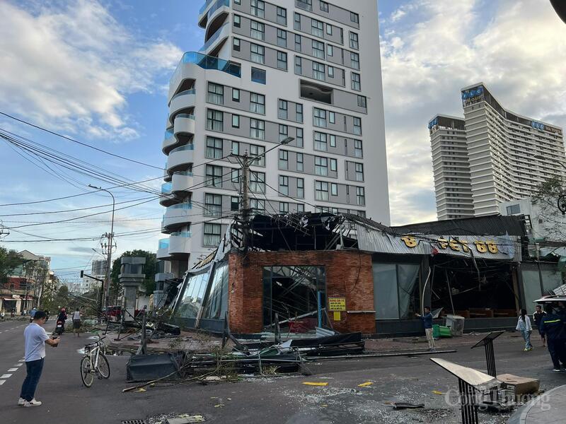 Bão số 13 (Kalmaegi) quét qua khu vực Quy Nhơn, tỉnh Gia Lai trong đêm 6/11 đã để lại khung cảnh đổ nát, tan hoang.