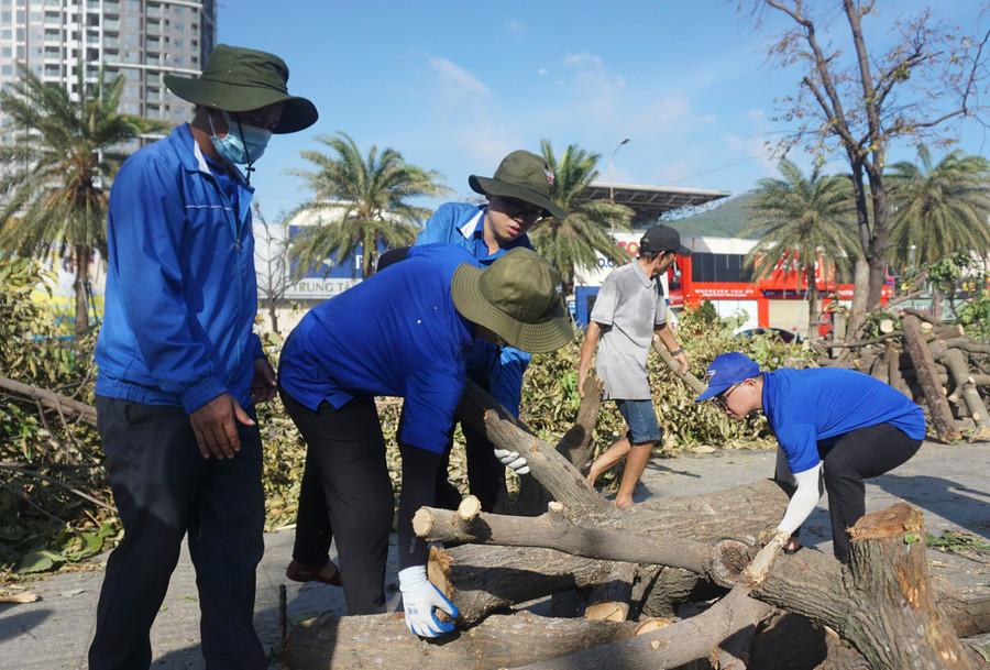 Ảnh: D.L tinh-doan-ra-quan-don-ve-sinh-sau-bao-4.jpg