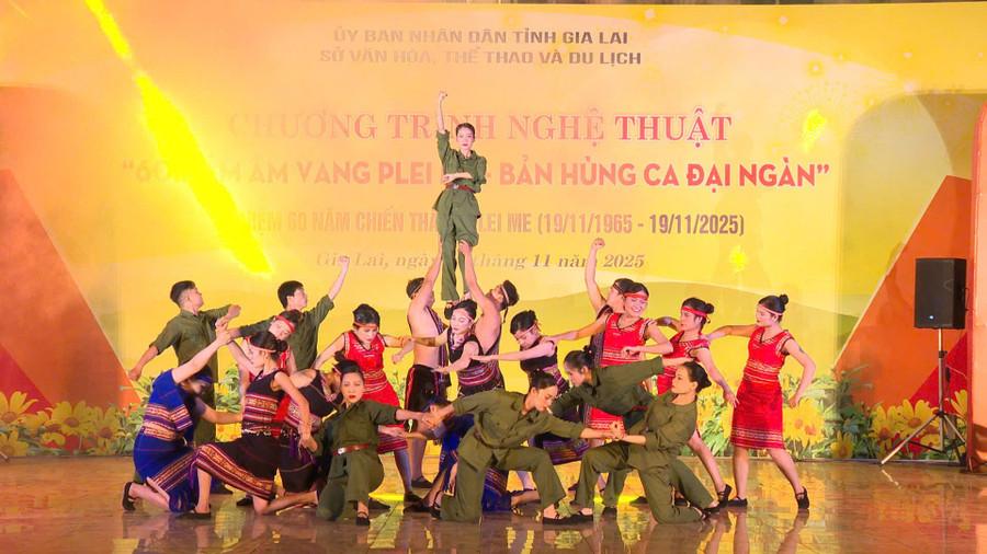 Chương trình nghệ thuật để lại ấn tượng tốt trong lòng khán giả. Ảnh: Rơ Lan Viện z7234759437359-ec64bd31969cd2214077f78a022311fc.jpg