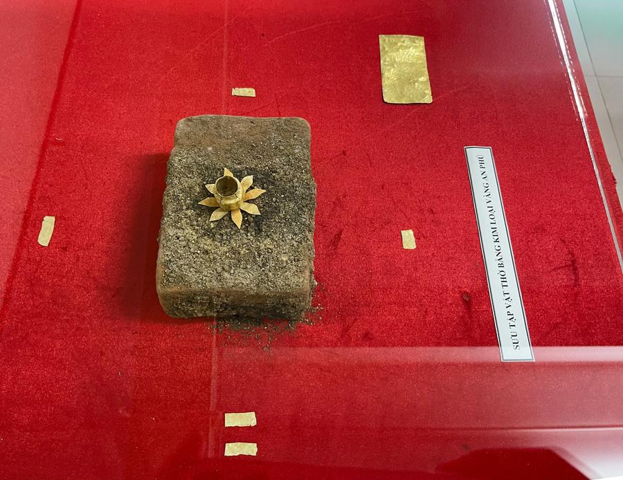 Sưu tập vật thờ bằng vàng tìm thấy tại di tích Chăm An Phú đang được đề xuất công nhận bảo vật quốc gia. Ảnh: Minh Châu img-6685.jpg