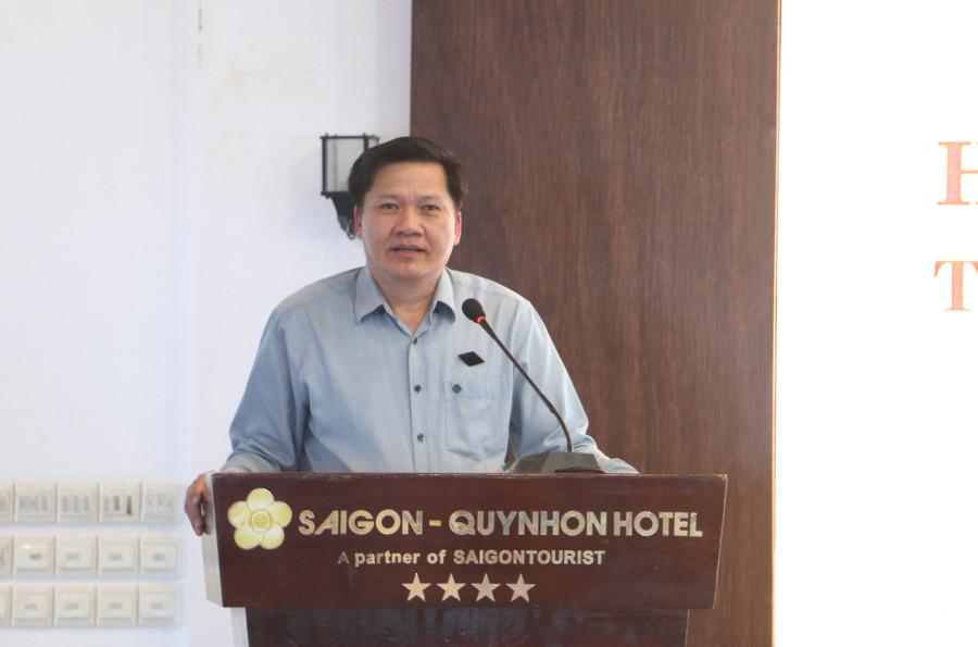 Phó Chủ tịch Thường trực HĐND tỉnh Trương Văn Đạt trình bày dự kiến phân bổ số lượng, cơ cấu, thành phần đại biểu Quốc hội khóa XVI được bầu của tỉnh Gia Lai. Ảnh: Quang Tấn pho-chu-tich-thuong-truc-hdnd-tinh-truong-van-dat-thay-mat-thuong-truc-hdnd-tinh-trinh-bay-du-kien-phan-bo-so-luong-co-cau-thanh-phan-dai-bieu-quoc-hoi-khoa-xvi-duoc-bau-cua-tinh-gia-lai-quang-tan.jpg