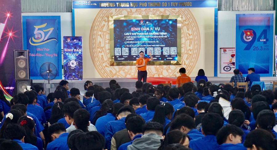Trường Cao đẳng FPT Polytechnic Quy Nhơn tập huấn công tác chuyển đổi số và kỹ năng sử dụng trí tuệ nhân tạo cho học sinh tại Trường THPT số 1 Tuy Phước (xã Tuy Phước). Ảnh: D.L chuyen-doi-so-2025-14-850.jpg