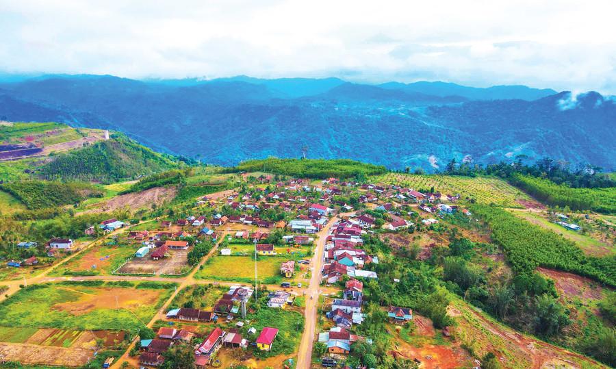 Sương sớm giăng nhẹ trên miền sơn cước Vĩnh Sơn. Ảnh: Đoan Ngọc