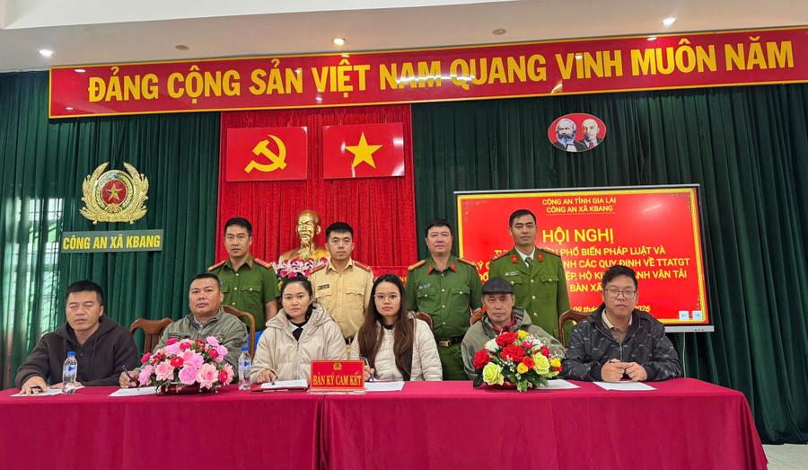 50-doanh-nghiep-ho-kinh-doanh-van-tai-ky-cam-ket-chap-hanh-quy-dinh-ve-ttatgt.jpg
