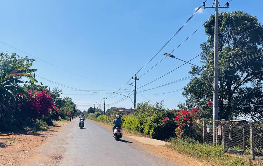 Diện mạo thôn, làng ở xã Ia Ko ngày càng khang trang, sạch đẹp. Ảnh: P.D giam-ngheo-4.jpg