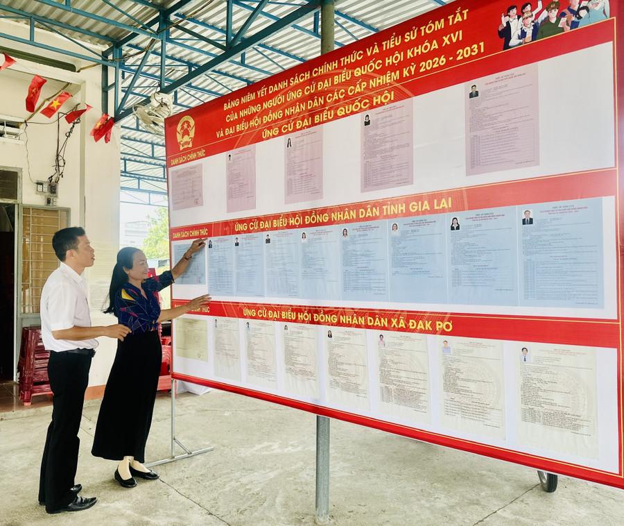 Xã Đak Pơ đã niêm yết đầy đủ danh sách ứng cử viên. Ảnh: H.T