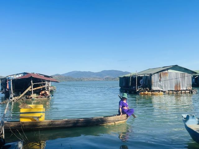 Ở nơi nhiều người dân chân hầu như không 'chạm mặt đất'- Ảnh 1.